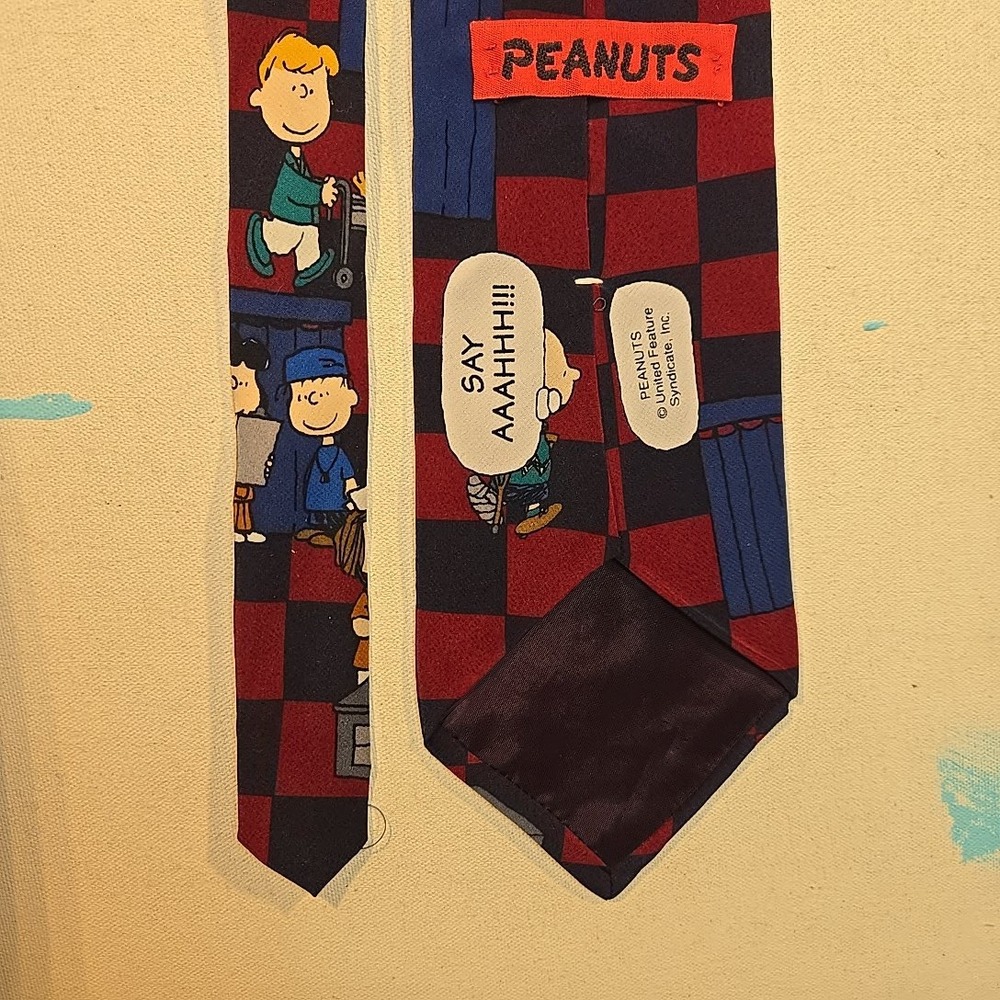VTG Peanuts Mens Silk Tie 3.75x54 Red Navy Check Snoopy Charlie Brown Doctor USA